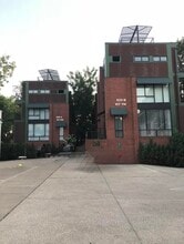 Building Photo - 622 W Main St