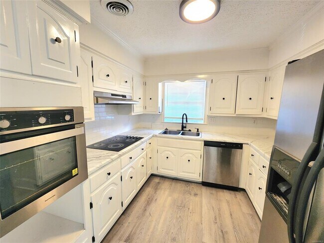 Foto del edificio - 437 Glade Park Dr