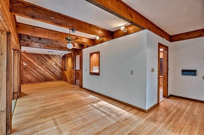 Building Photo - 1635 NW 7th Pl