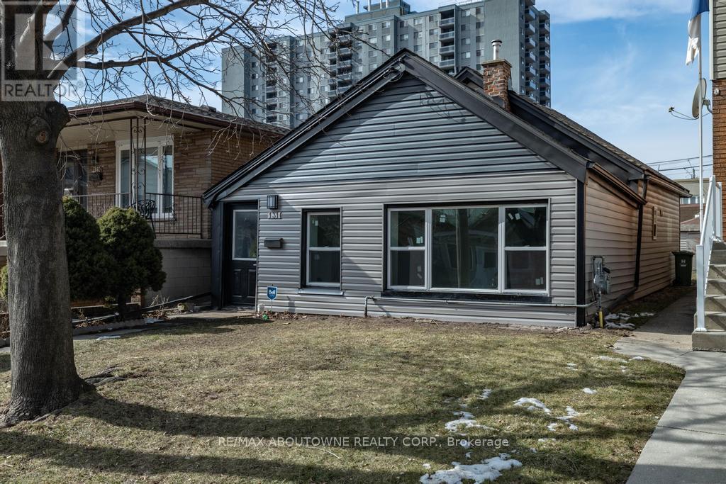 Primary Photo - 131 West Avenue N