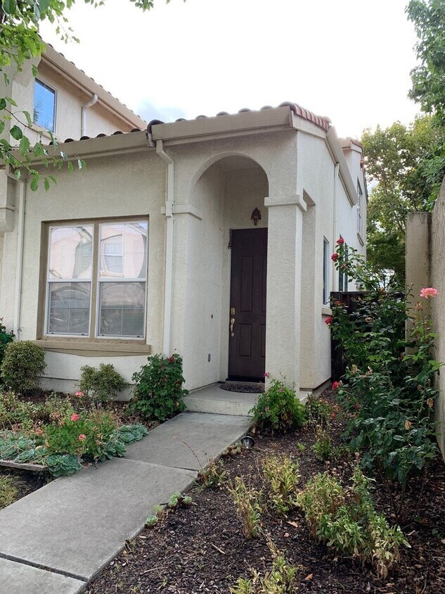 Foto del edificio - Pet-friendly Tassajara Meadows Home - $3,8...
