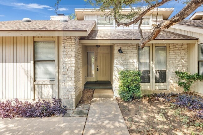 Foto del edificio - 7302 Waldon Dr