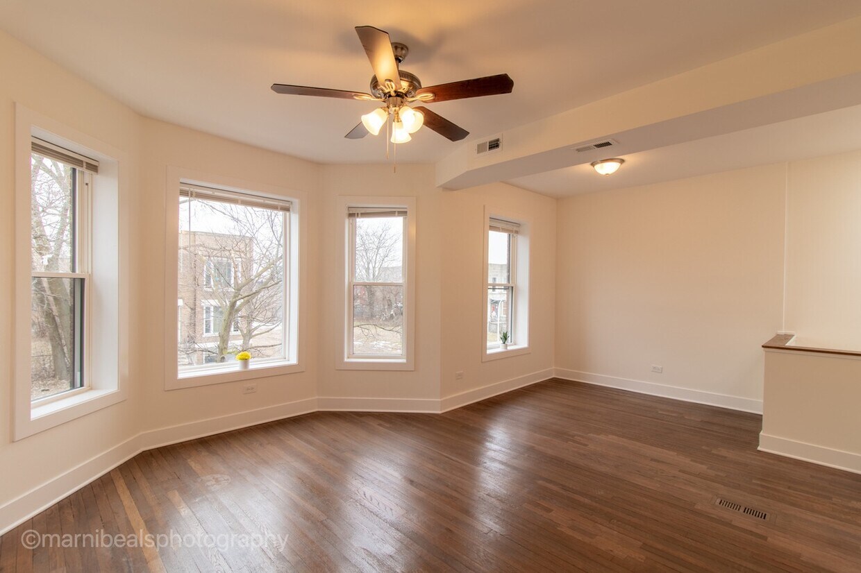 Lots of natural light - 6338 S Maryland Ave
