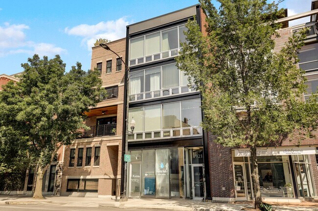 Building Photo - Awesome Bucktown Condo | Perfect Location