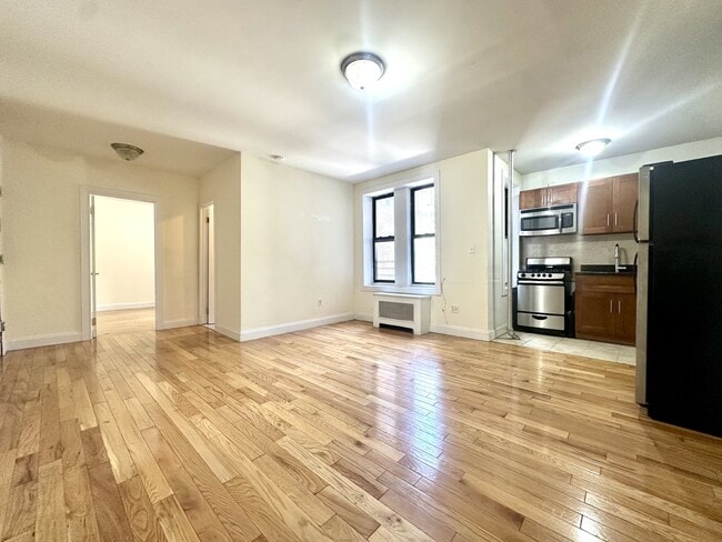 Building Photo - 585 W 204th St