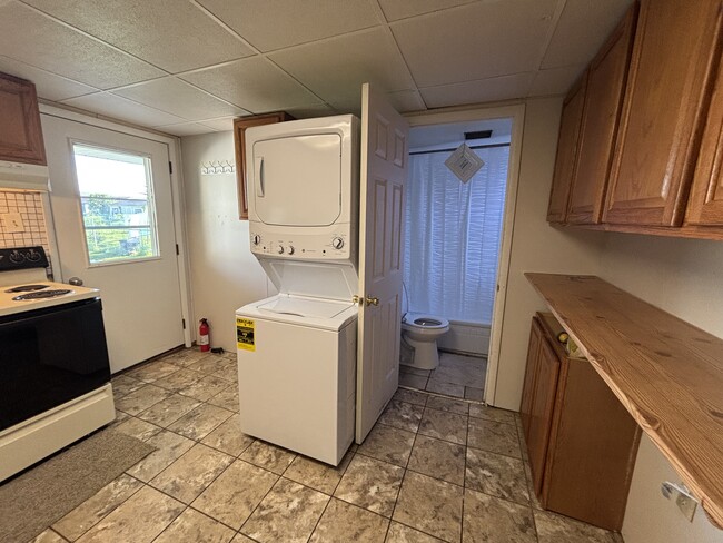 Washer/ dryer - 418 Furnace St