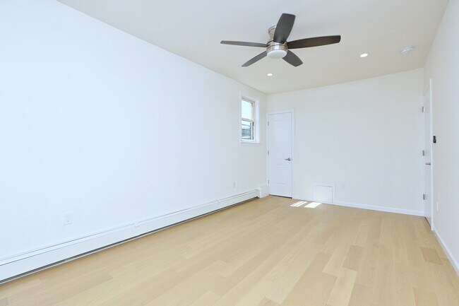 Building Photo - 2076 Coyle St