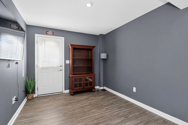 Building Photo - 10840 Overlook Mountain Dr