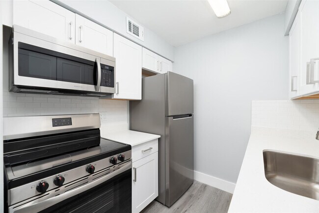 Foto del edificio - 1401 NE 17th Ct