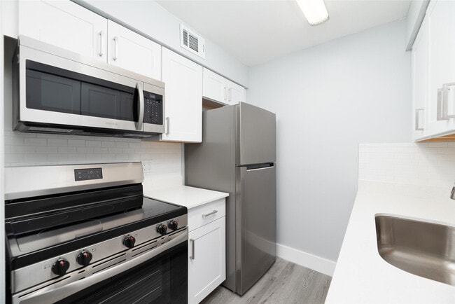 Building Photo - 1401 NE 17th Ct