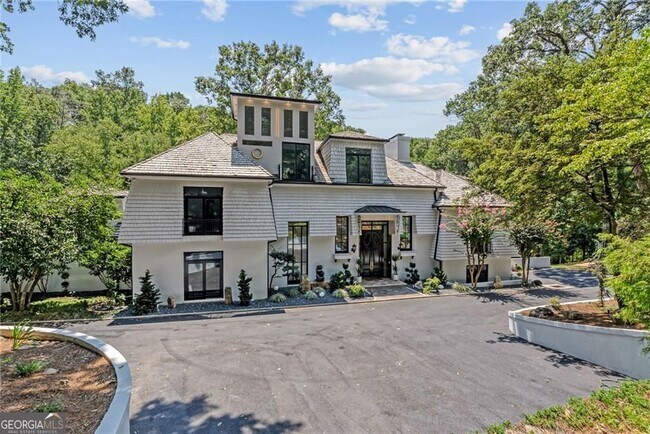 Foto del edificio - 3946 Paces Ferry Rd NW