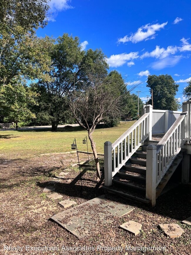 Building Photo - 3 br, 2 bath House - 425 Sandy Springs Road