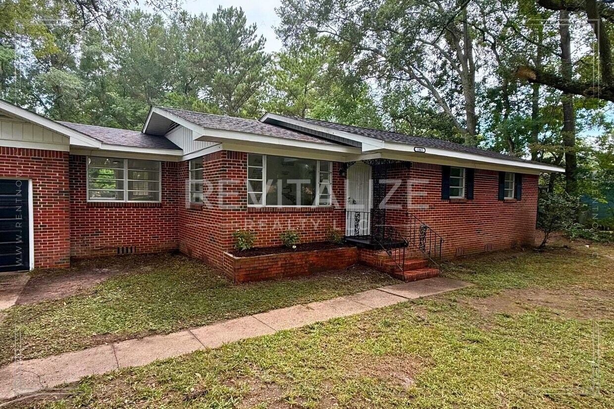 Foto principal - Beautiful 3 bedroom 1 bathroom on Dauphin ...