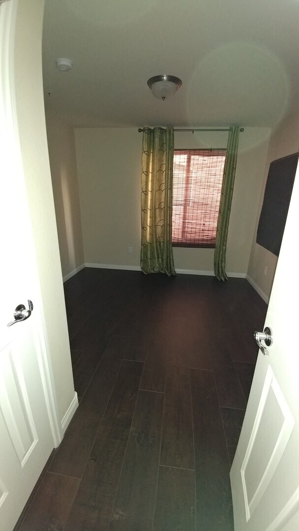 Building Photo - Multi level