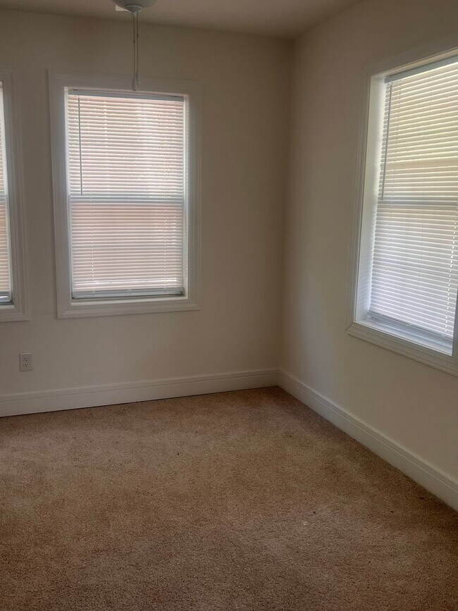 Foto del edificio - Three Bedroom Two Bathroom House