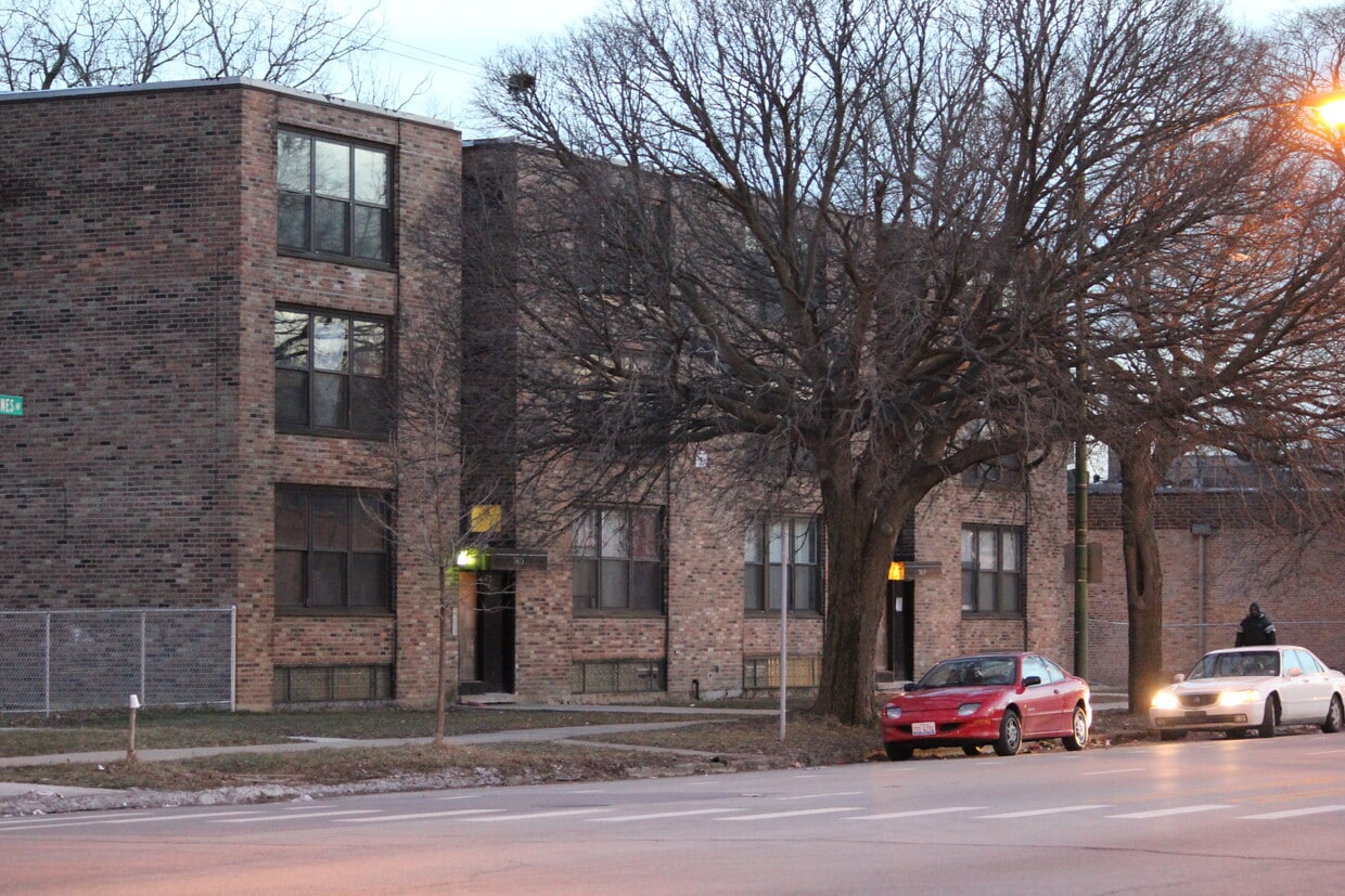Building Photo - 7405 S Vincennes Ave
