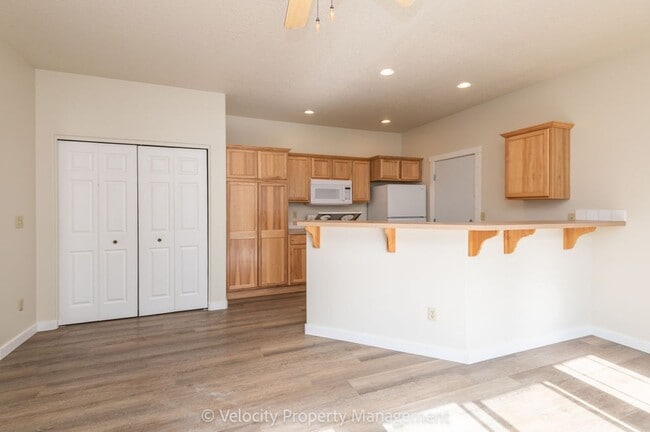 Building Photo - 1025 NE Rambling Ln