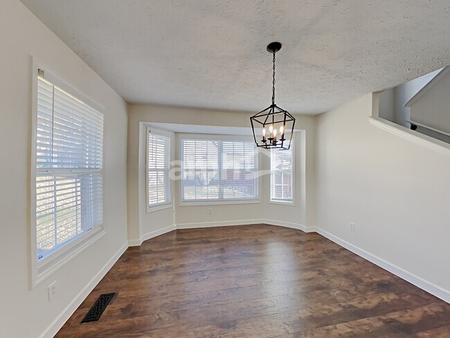 Building Photo - 709 Comanche Court