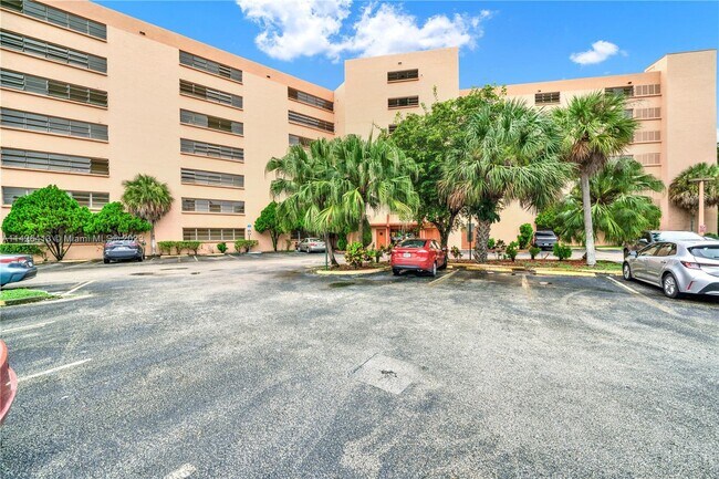 Foto del edificio - 9688 Fontainebleau Blvd