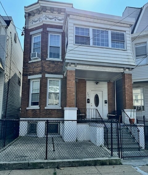 Building Photo - 231 Bayview Ave