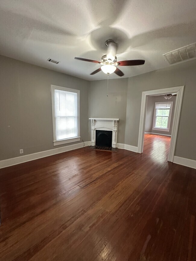 Foto del edificio - 126 E College St