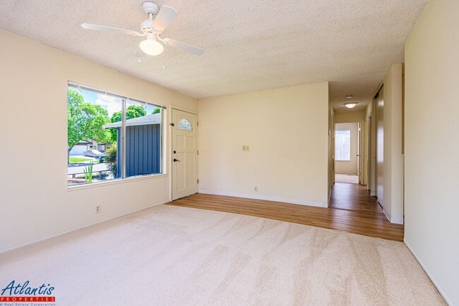 Foto del edificio - Lovely Cul-De-Sac Home | New Flooring & Paint