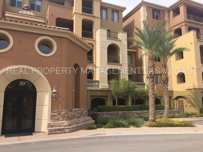 Foto del edificio - STUNNING FURNISHED LAKE LAS VEGAS CONDO!