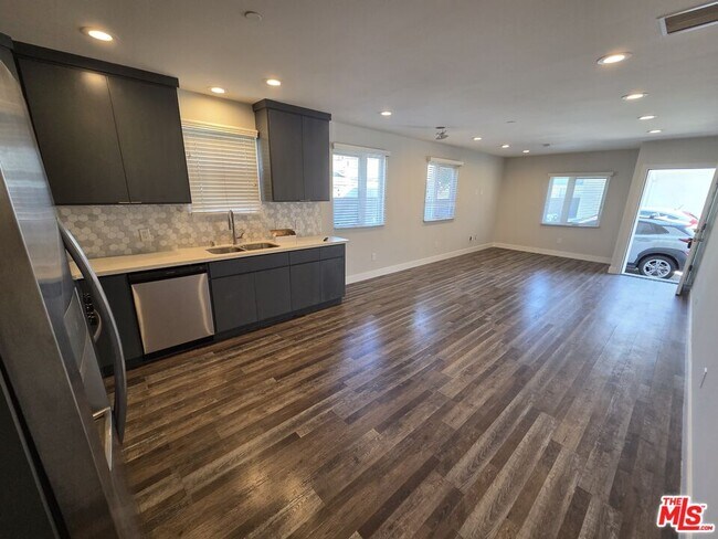 Foto del edificio - 1255 N Kingsley Dr