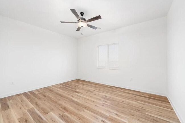 Foto del edificio - 3 Bedroom Townhome in Goddard! Coming April!