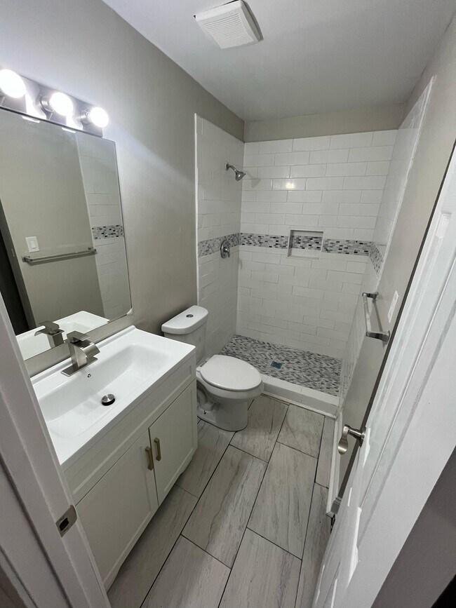 Foto del edificio - 3575 Oakvale Rd