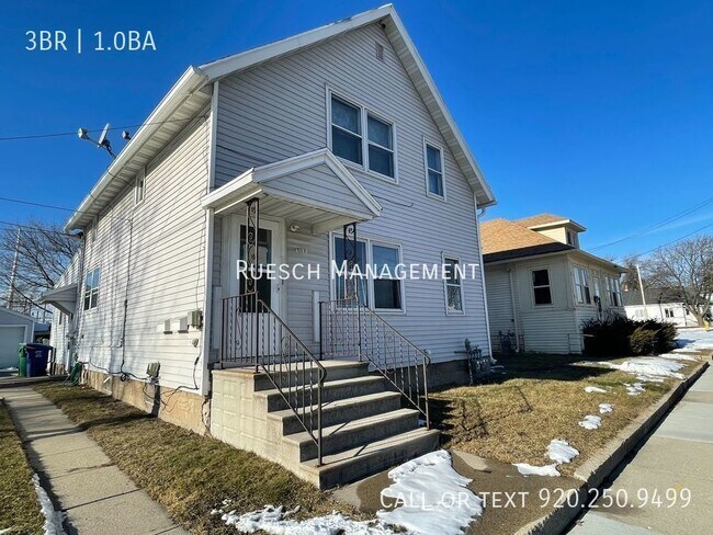 Foto del edificio - Spacious 3 Bedroom 1 Bath Lower Unit Avail...