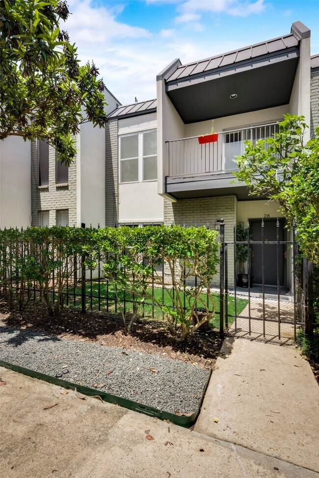 Building Photo - 1300 Augusta Dr