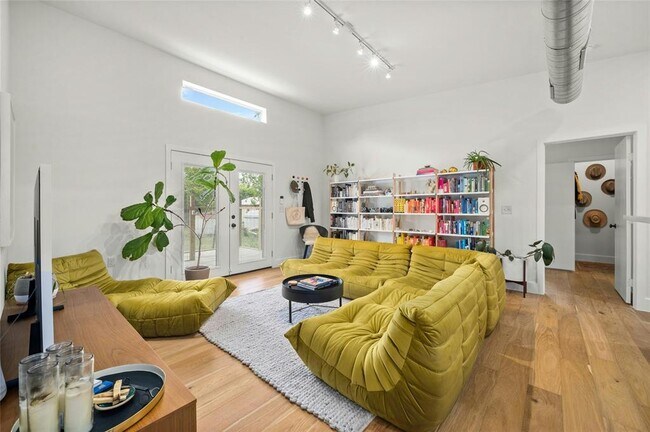 Foto del edificio - 602 Persimmon St