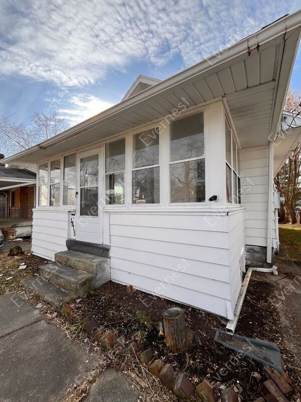 Building Photo - 1815 Berdan Ave