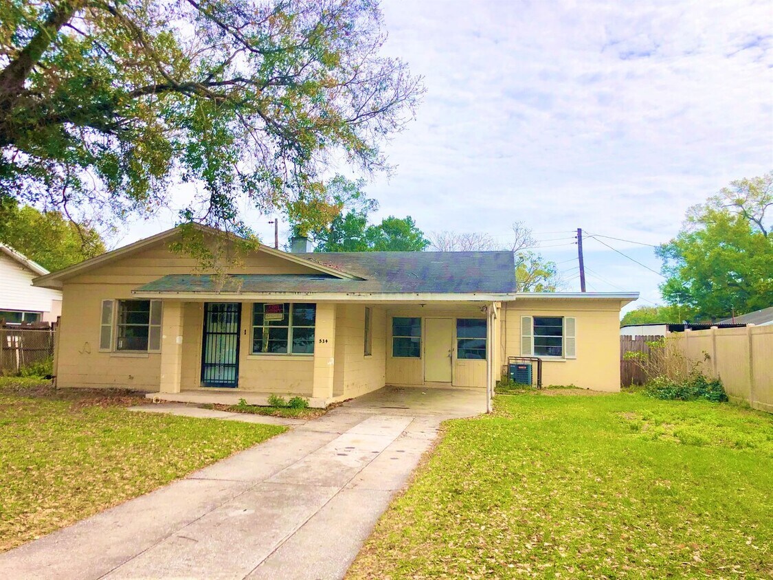 Primary Photo - HUGE Lakeland 3BR/1BA w/Carport in Nice Re...