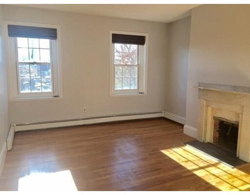 Building Photo - 10 Adams St