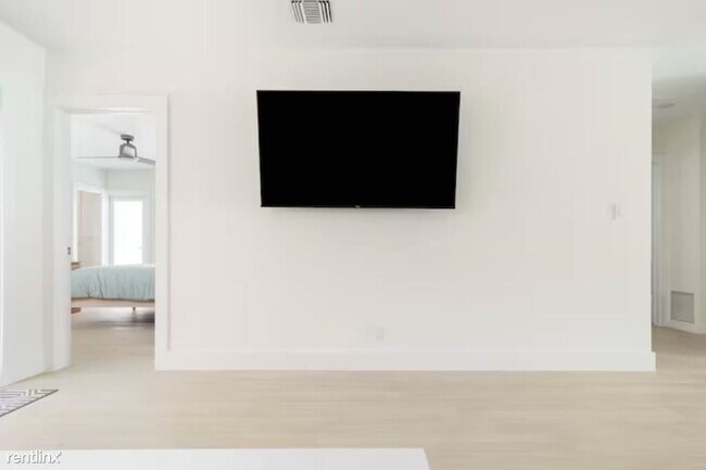 Foto del edificio - 3 br, 2 bath House - 2143 NE 56th Ct