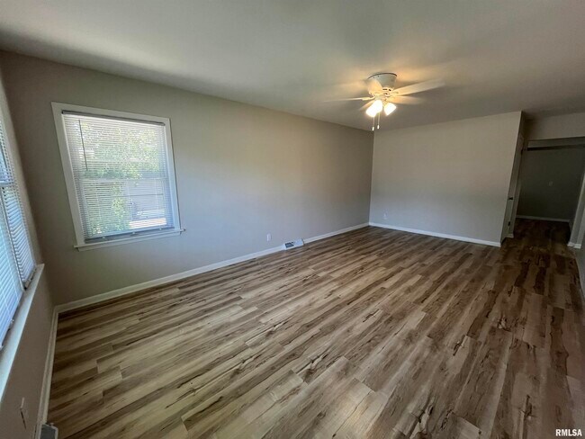 Foto del edificio - 423-425 E George Washington Blvd