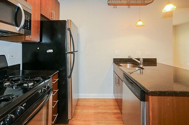 Foto del edificio - 3810 N Marshfield Ave