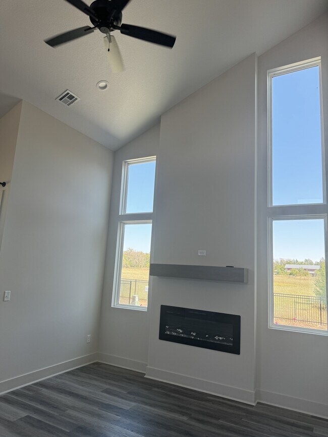 Foto del edificio - 800 Trails End Ct