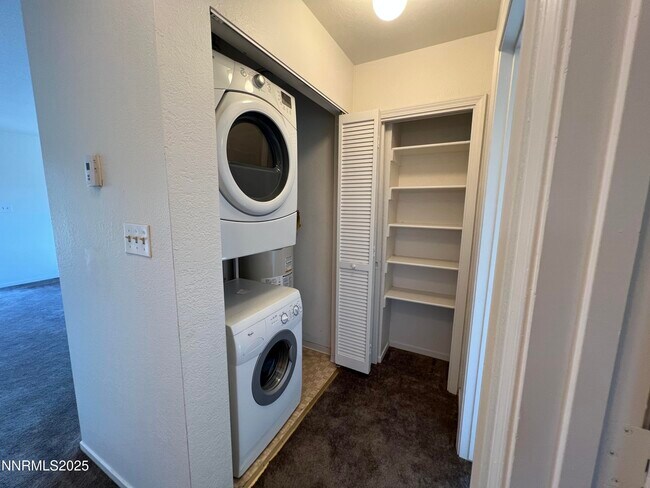 Foto del edificio - 524 Cheney St