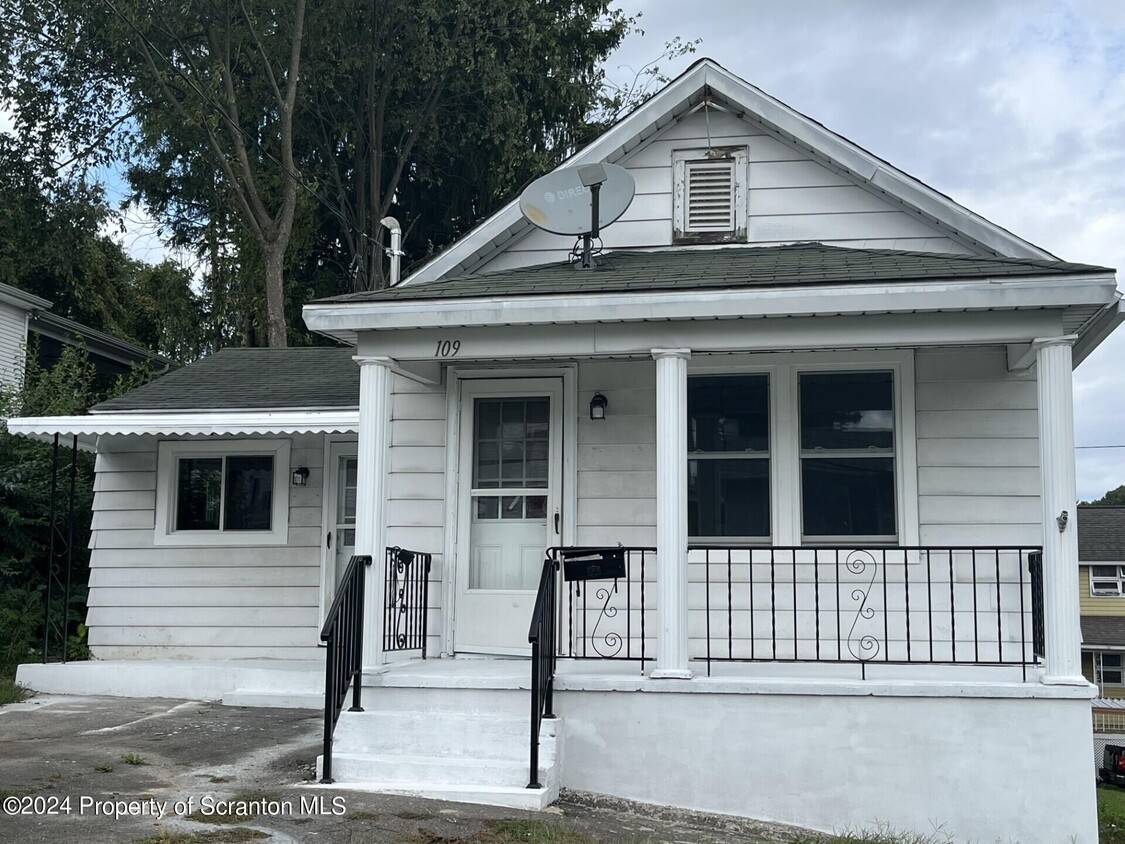 Primary Photo - 109 Church St