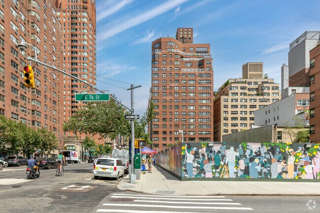 Building Photo - 201 E 77th St