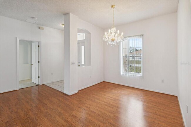 Foto del edificio - 325 Azincourt Ln