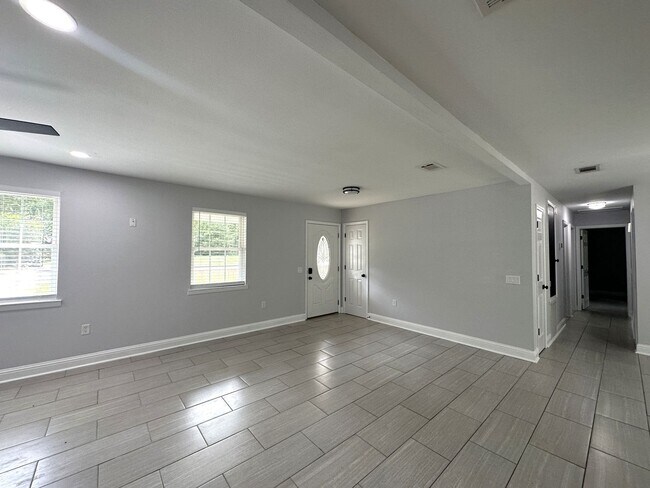 Foto del edificio - OPEN FLOOR PLAN