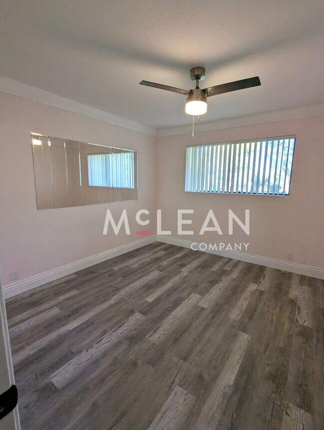 Building Photo - NEWLY REMODELED - One Bedroom Condo