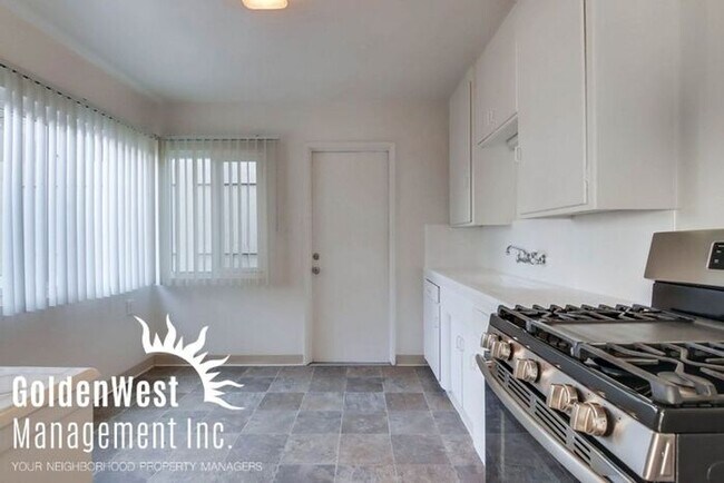 Building Photo - Charming 2Bd 1Ba Duplex in Pacific Beach