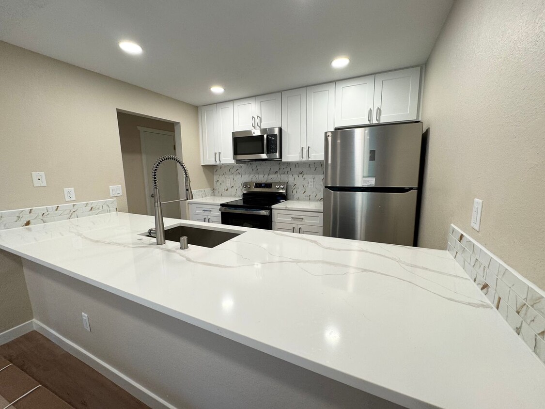 Primary Photo - Beautiful Modern remodeled 1 bedroom condo...