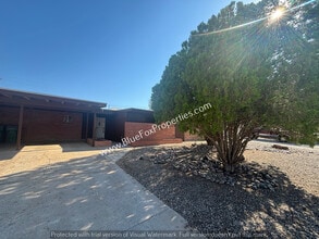 Building Photo - 3202 W Calle Fresa