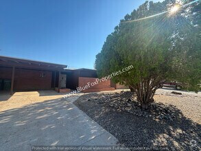 Building Photo - 3202 W Calle Fresa